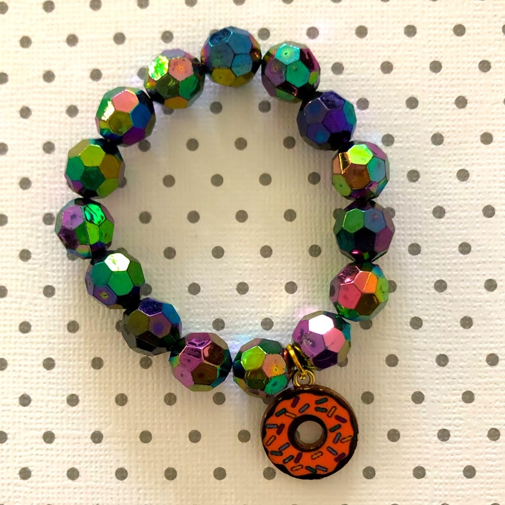 Child’s iridescent chunky bracelet w/ donut charm
